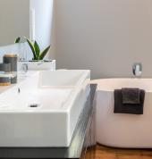 Stylish bathroom by MyHome Renovations